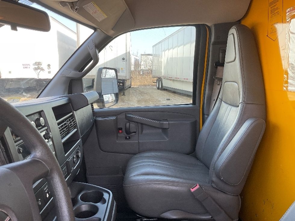 Light Duty Box Truck-Light and Medium Duty Trucks-GMC-2021-Savana G33903-Fitchburg-MA-86,804\n\t\tmiles-$ 26,500 - Image 19