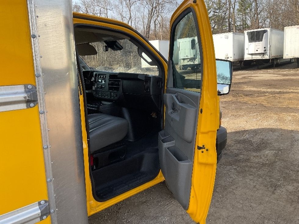Light Duty Box Truck-Light and Medium Duty Trucks-GMC-2021-Savana G33903-Fitchburg-MA-86,804\n\t\tmiles-$ 26,500 - Image 20