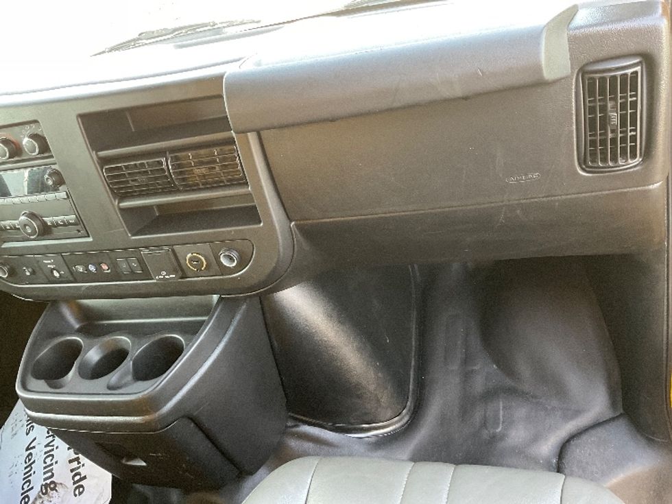 Light Duty Box Truck-Light and Medium Duty Trucks-GMC-2021-Savana G33903-Fitchburg-MA-86,804\n\t\tmiles-$ 26,500 - Image 21