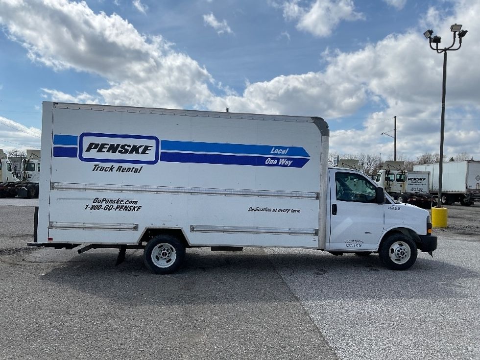 Light Duty Box Truck-Light and Medium Duty Trucks-GMC-2021-Savana G33903-Flint-MI-102,953\n\t\tmiles-$ 28,250 - Image 14