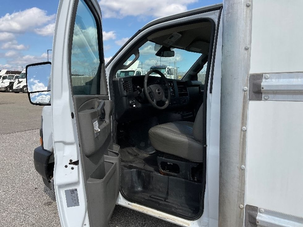 Light Duty Box Truck-Light and Medium Duty Trucks-GMC-2021-Savana G33903-Flint-MI-102,953\n\t\tmiles-$ 28,250 - Image 15