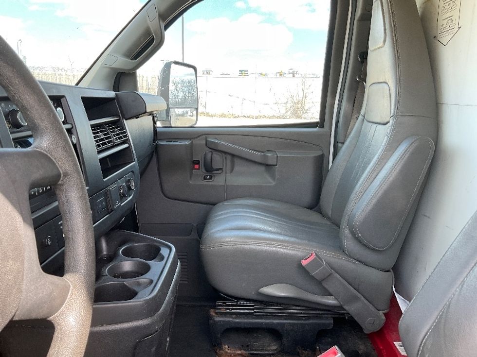 Light Duty Box Truck-Light and Medium Duty Trucks-GMC-2021-Savana G33903-Flint-MI-102,953\n\t\tmiles-$ 28,250 - Image 18