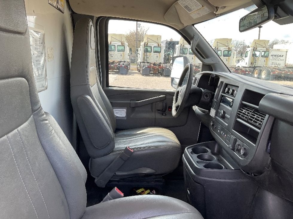 Light Duty Box Truck-Light and Medium Duty Trucks-GMC-2021-Savana G33903-Flint-MI-102,953\n\t\tmiles-$ 28,250 - Image 21