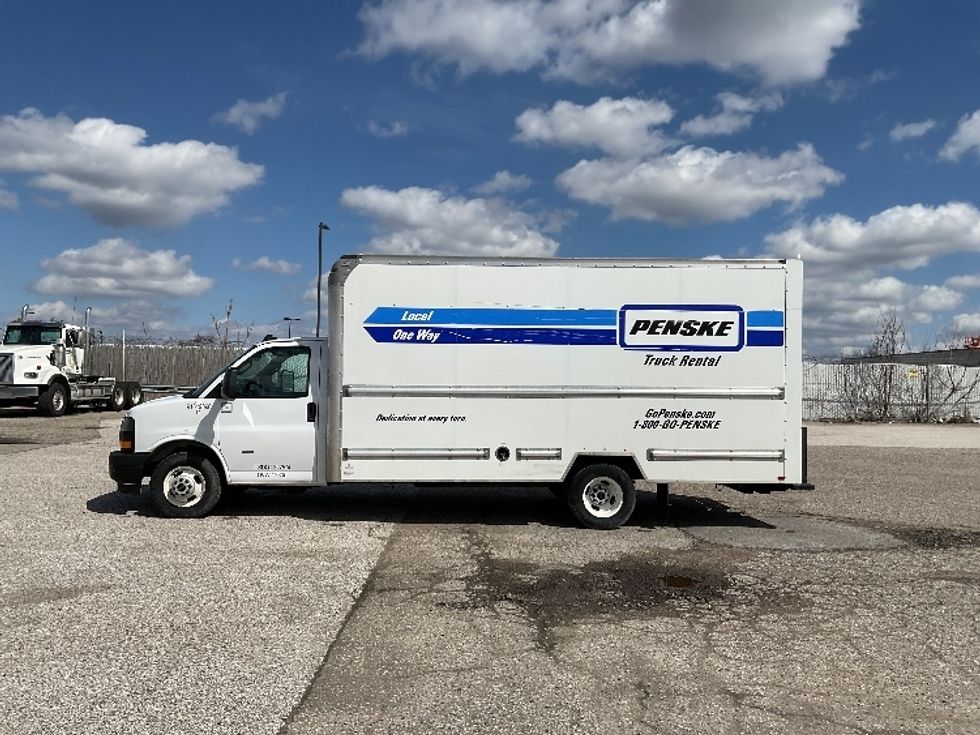 Light Duty Box Truck-Light and Medium Duty Trucks-GMC-2021-Savana G33903-Flint-MI-102,953\n\t\tmiles-$ 28,250 - Image 4