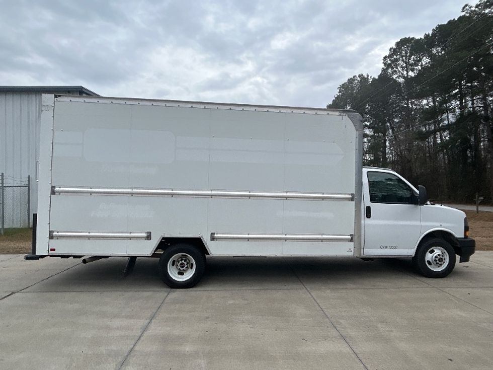 Light Duty Box Truck-Light and Medium Duty Trucks-GMC-2021-Savana G33903-Florence-SC-116,563\n\t\tmiles-$ 29,250 - Image 15