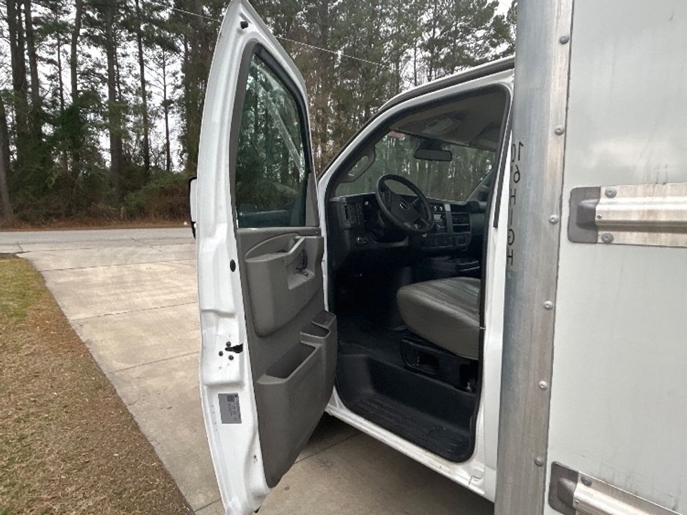 Light Duty Box Truck-Light and Medium Duty Trucks-GMC-2021-Savana G33903-Florence-SC-116,563\n\t\tmiles-$ 29,250 - Image 16