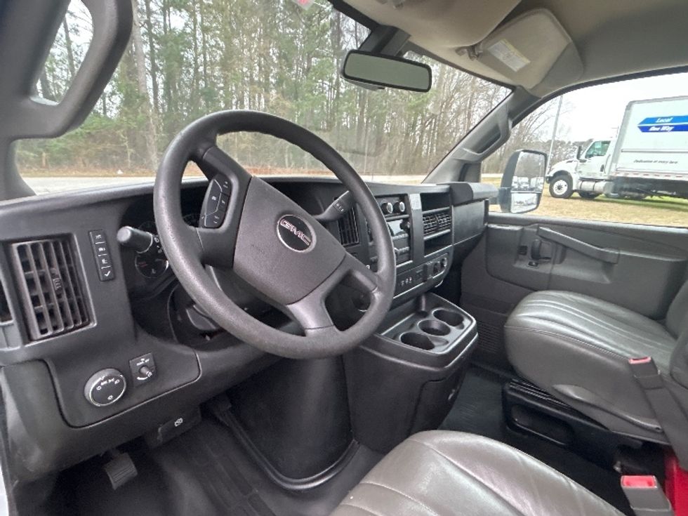 Light Duty Box Truck-Light and Medium Duty Trucks-GMC-2021-Savana G33903-Florence-SC-116,563\n\t\tmiles-$ 29,250 - Image 17