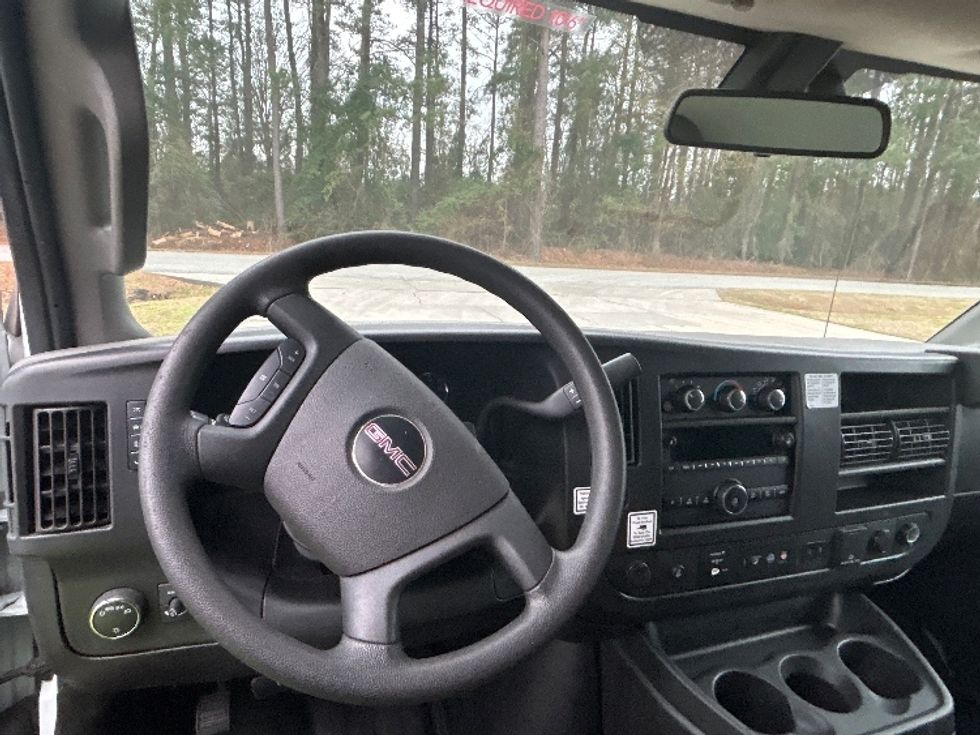 Light Duty Box Truck-Light and Medium Duty Trucks-GMC-2021-Savana G33903-Florence-SC-116,563\n\t\tmiles-$ 29,250 - Image 18