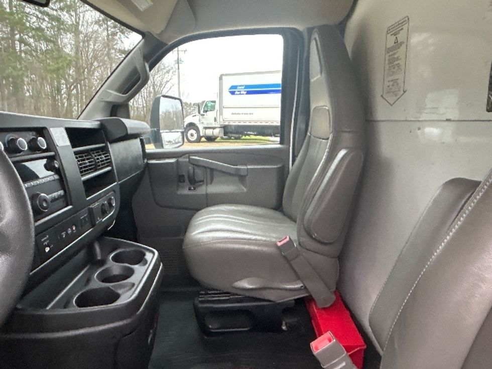 Light Duty Box Truck-Light and Medium Duty Trucks-GMC-2021-Savana G33903-Florence-SC-116,563\n\t\tmiles-$ 29,250 - Image 19