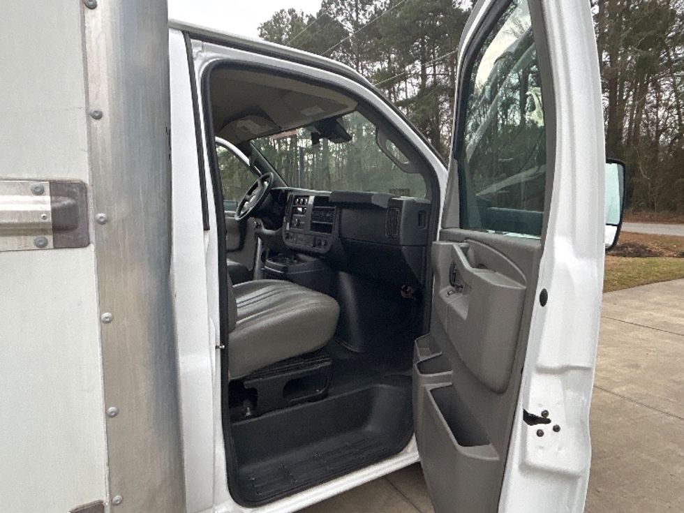 Light Duty Box Truck-Light and Medium Duty Trucks-GMC-2021-Savana G33903-Florence-SC-116,563\n\t\tmiles-$ 29,250 - Image 20