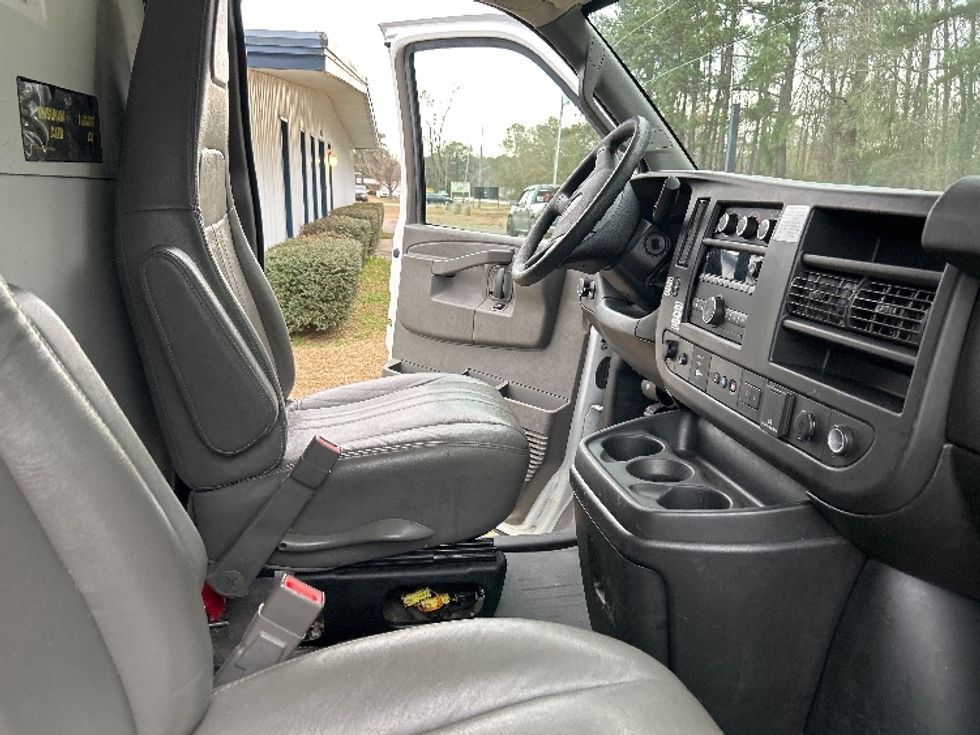 Light Duty Box Truck-Light and Medium Duty Trucks-GMC-2021-Savana G33903-Florence-SC-116,563\n\t\tmiles-$ 29,250 - Image 22