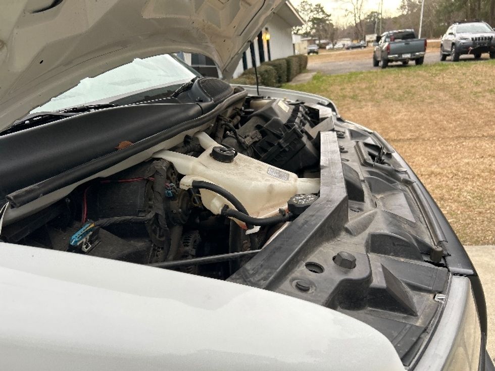 Light Duty Box Truck-Light and Medium Duty Trucks-GMC-2021-Savana G33903-Florence-SC-116,563\n\t\tmiles-$ 29,250 - Image 23