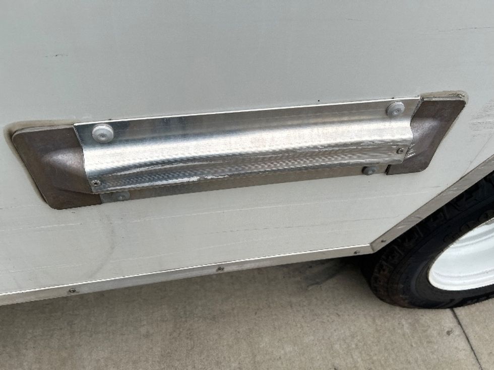 Light Duty Box Truck-Light and Medium Duty Trucks-GMC-2021-Savana G33903-Florence-SC-116,563\n\t\tmiles-$ 29,250 - Image 25