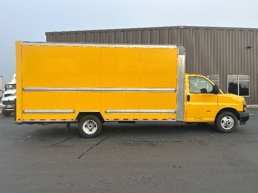 Light Duty Box Truck-Light and Medium Duty Trucks-GMC-2021-Savana G33903-Fontana-CA-100,972\n\t\tmiles-$ 27,500 - Image 15