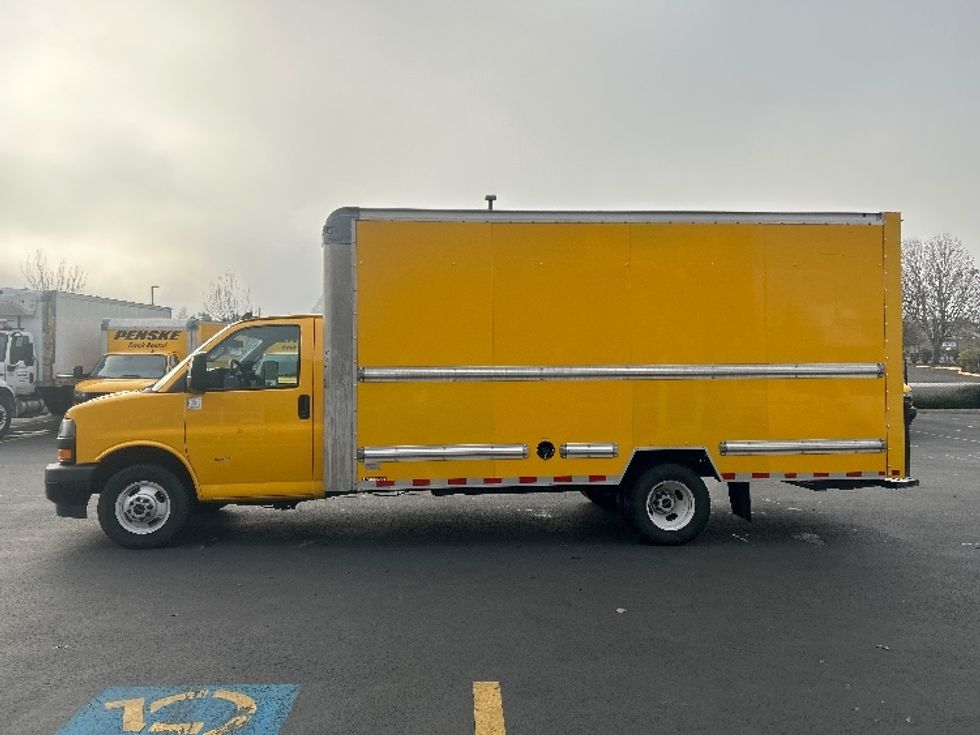 Light Duty Box Truck-Light and Medium Duty Trucks-GMC-2021-Savana G33903-Fontana-CA-100,972\n\t\tmiles-$ 27,500 - Image 4
