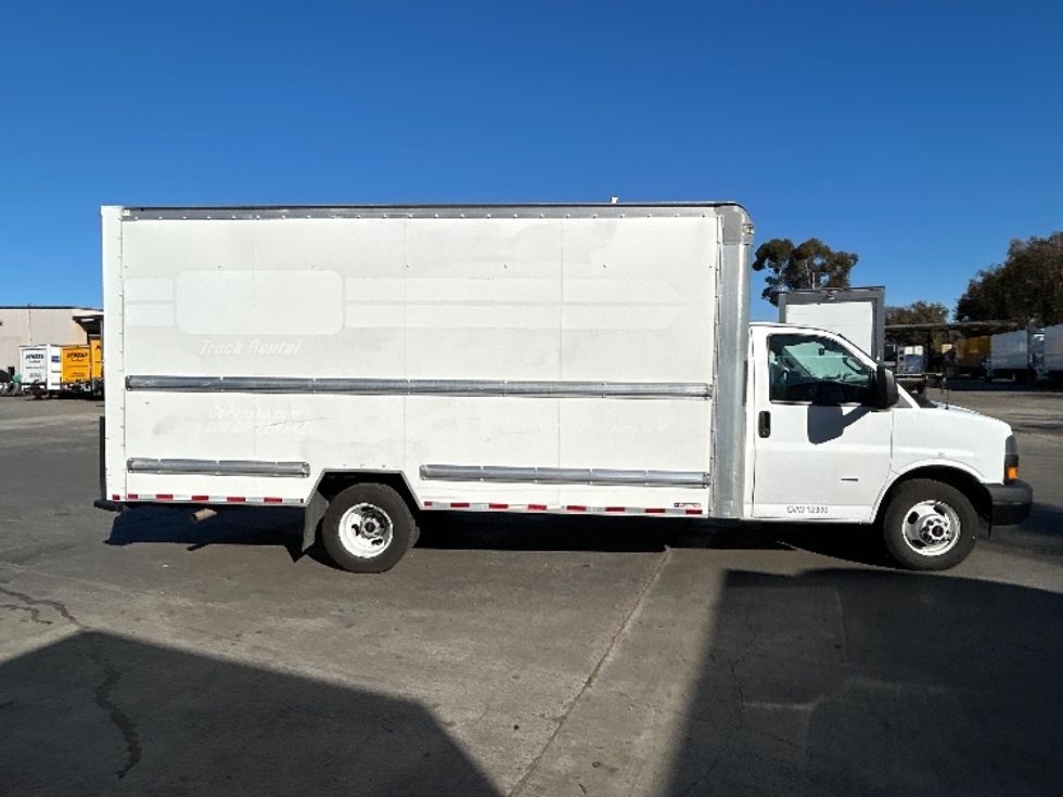 Light Duty Box Truck-Light and Medium Duty Trucks-GMC-2021-Savana G33903-Fontana-CA-101,270\n\t\tmiles-$ 30,500 - Image 14
