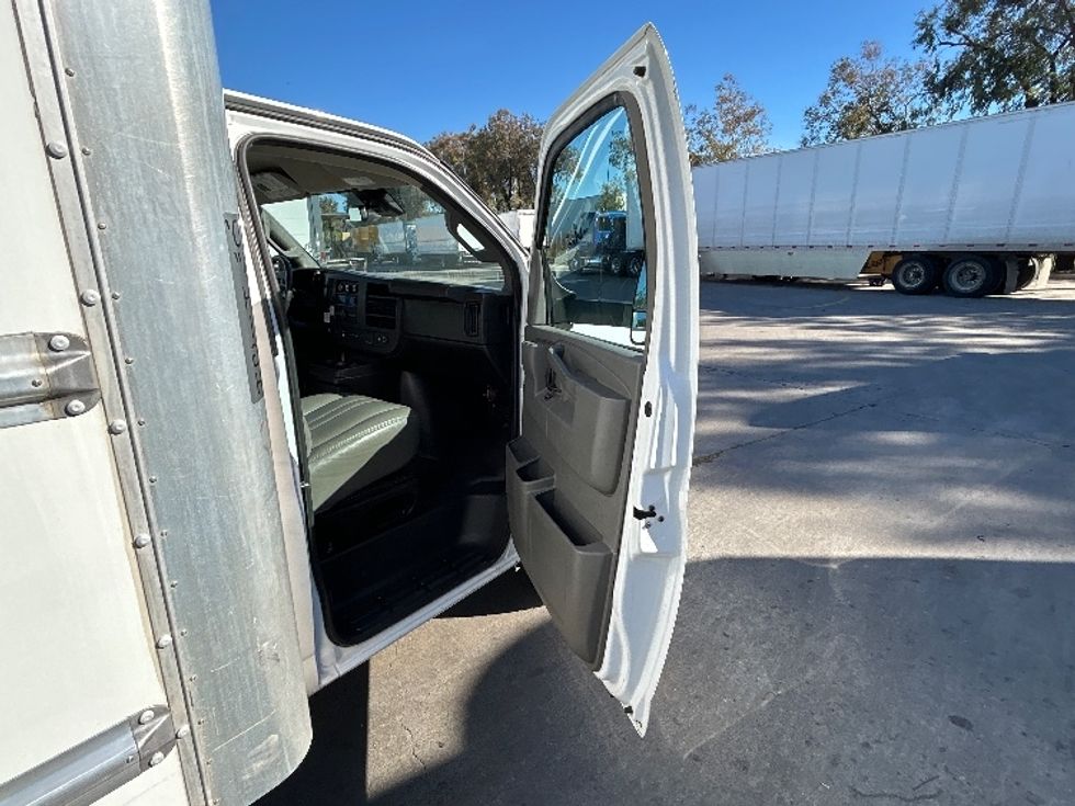Light Duty Box Truck-Light and Medium Duty Trucks-GMC-2021-Savana G33903-Fontana-CA-101,270\n\t\tmiles-$ 30,500 - Image 19