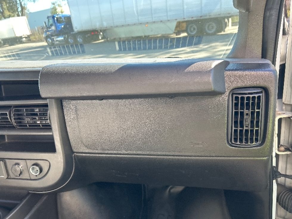 Light Duty Box Truck-Light and Medium Duty Trucks-GMC-2021-Savana G33903-Fontana-CA-101,270\n\t\tmiles-$ 30,500 - Image 20