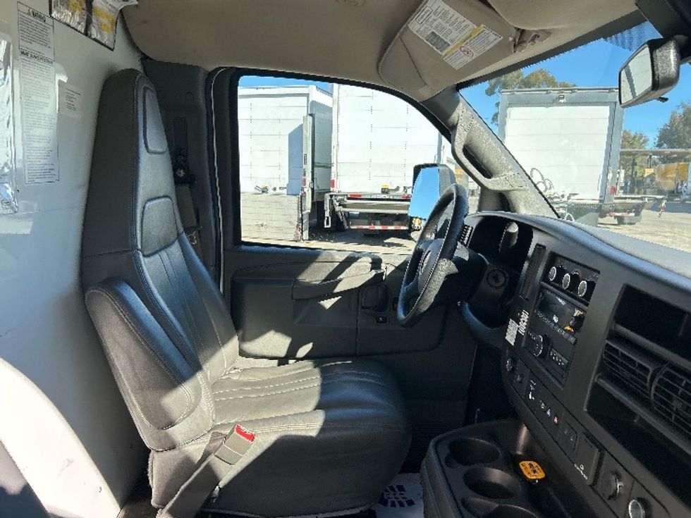 Light Duty Box Truck-Light and Medium Duty Trucks-GMC-2021-Savana G33903-Fontana-CA-101,270\n\t\tmiles-$ 30,500 - Image 21