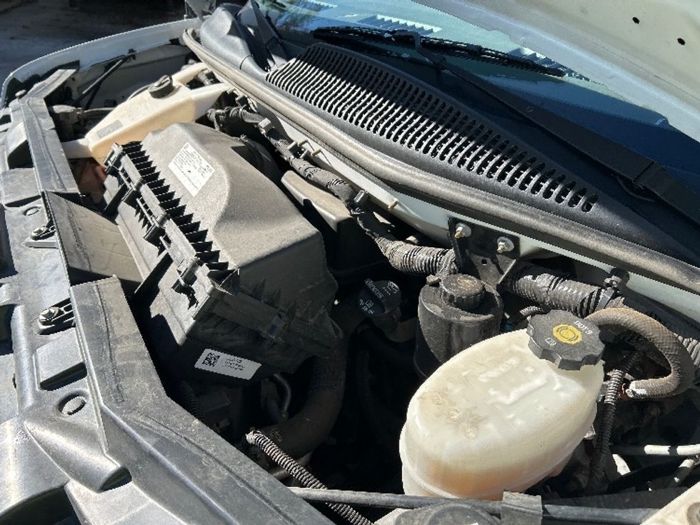 Light Duty Box Truck-Light and Medium Duty Trucks-GMC-2021-Savana G33903-Fontana-CA-101,270\n\t\tmiles-$ 30,500 - Image 23