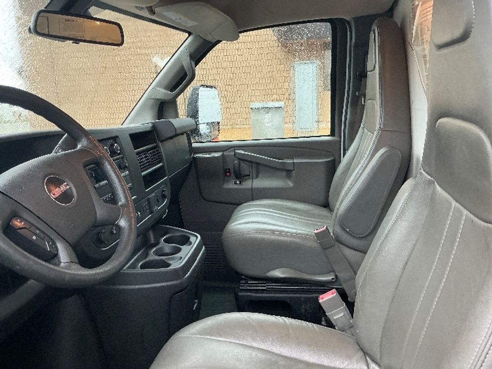 Light Duty Box Truck-Light and Medium Duty Trucks-GMC-2021-Savana G33903-Fontana-CA-102,047\n\t\tmiles-$ 30,500 - Image 19