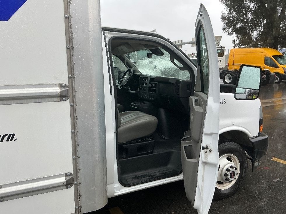 Light Duty Box Truck-Light and Medium Duty Trucks-GMC-2021-Savana G33903-Fontana-CA-102,047\n\t\tmiles-$ 30,500 - Image 20
