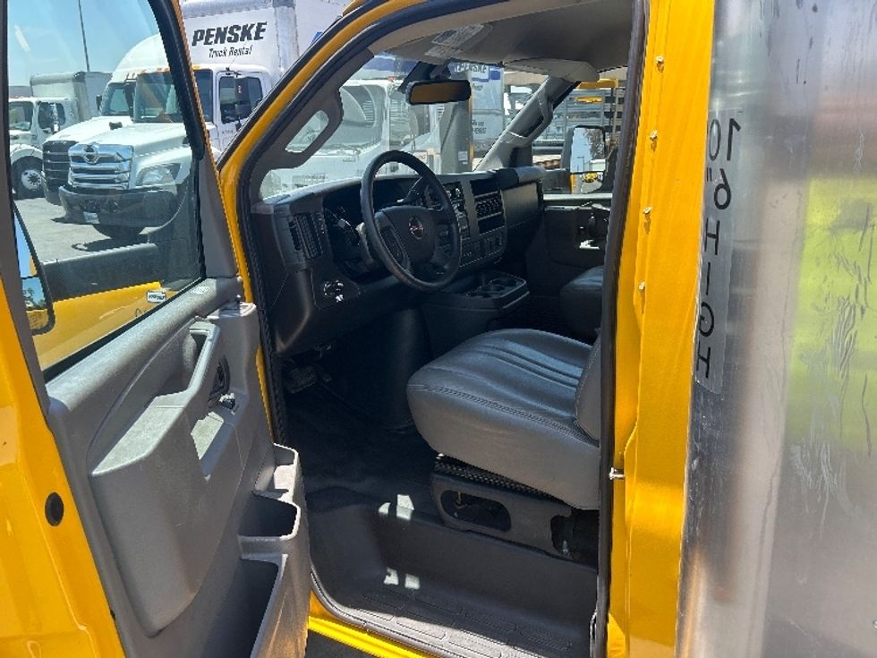 Light Duty Box Truck-Light and Medium Duty Trucks-GMC-2021-Savana G33903-Fontana-CA-105,372\n\t\tmiles-$ 23,500 - Image 16