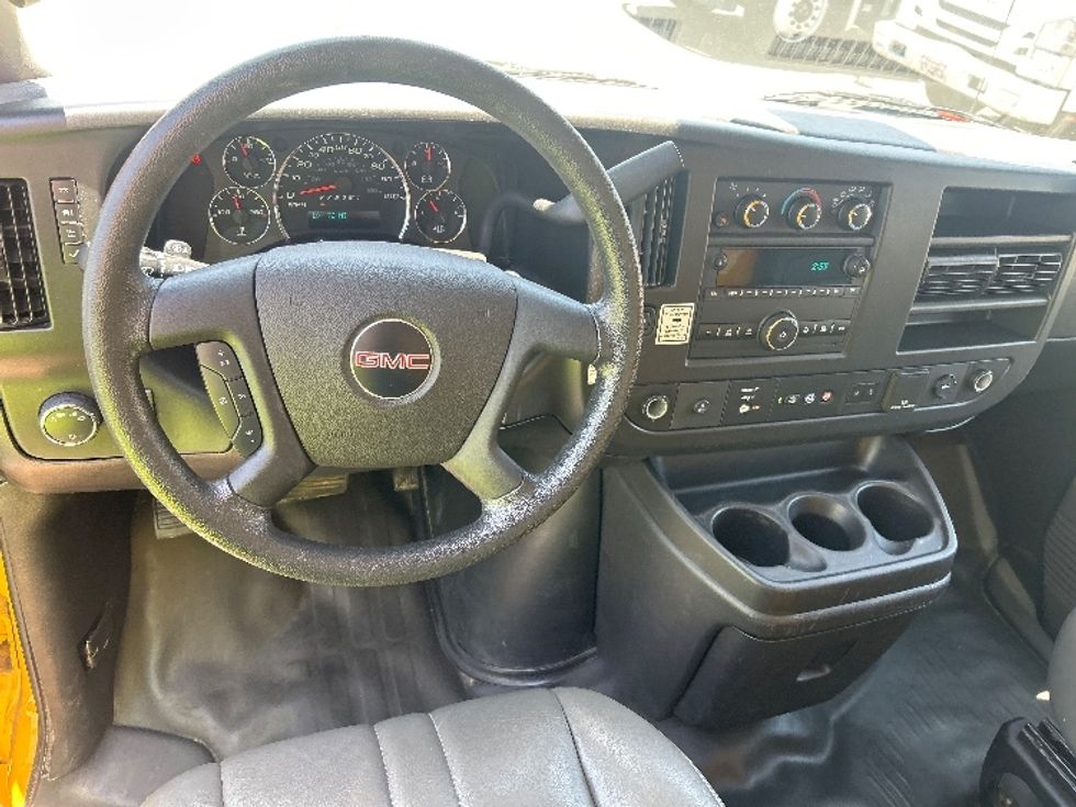 Light Duty Box Truck-Light and Medium Duty Trucks-GMC-2021-Savana G33903-Fontana-CA-105,372\n\t\tmiles-$ 23,500 - Image 18