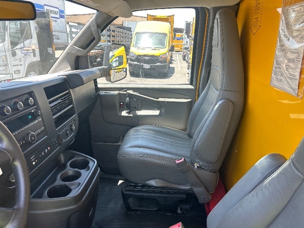 Light Duty Box Truck-Light and Medium Duty Trucks-GMC-2021-Savana G33903-Fontana-CA-105,372\n\t\tmiles-$ 23,500 - Image 19
