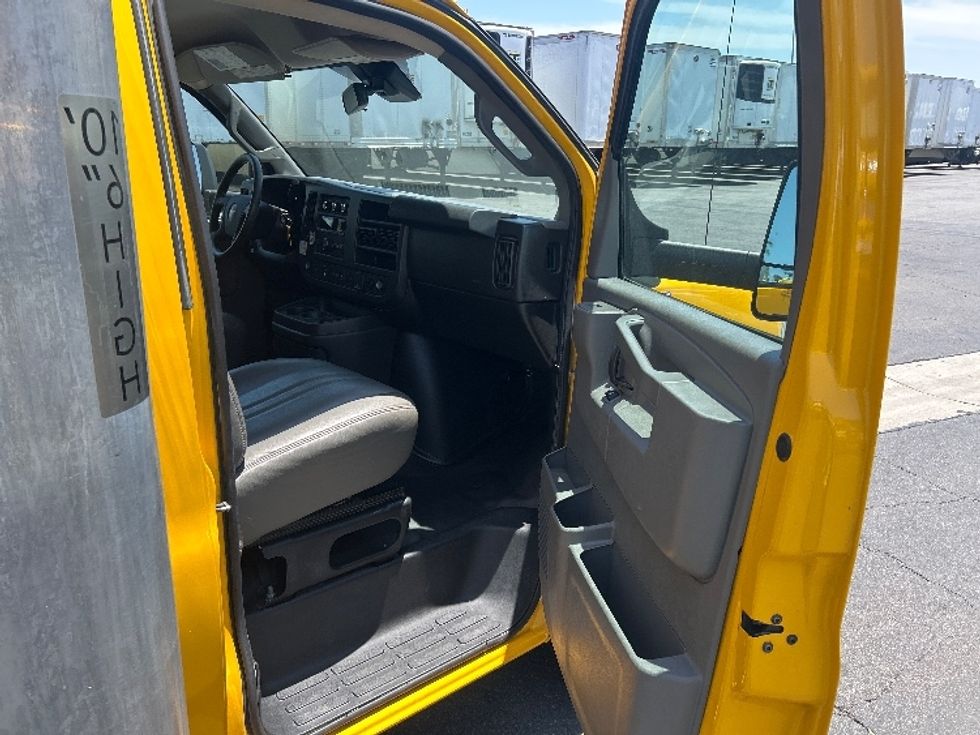 Light Duty Box Truck-Light and Medium Duty Trucks-GMC-2021-Savana G33903-Fontana-CA-105,372\n\t\tmiles-$ 23,500 - Image 20