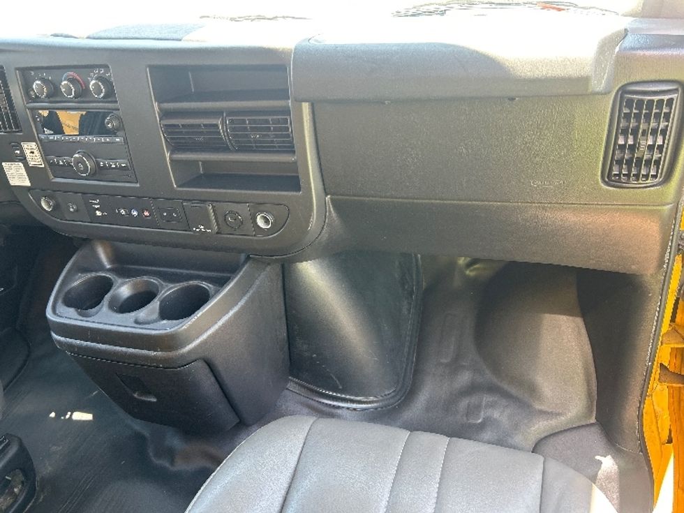 Light Duty Box Truck-Light and Medium Duty Trucks-GMC-2021-Savana G33903-Fontana-CA-105,372\n\t\tmiles-$ 23,500 - Image 21