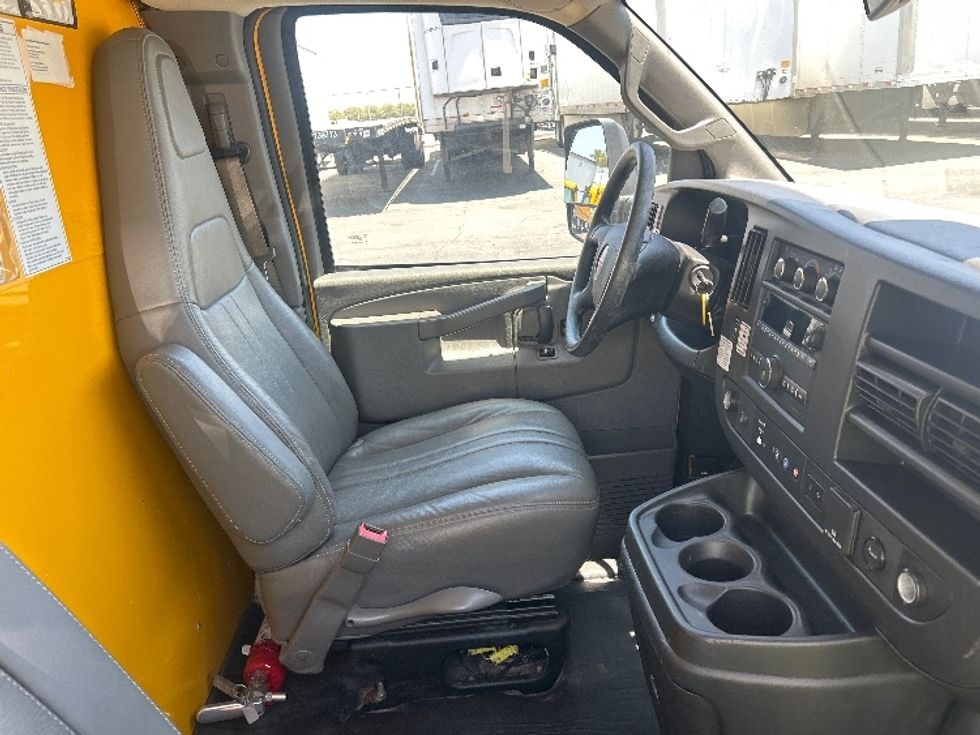 Light Duty Box Truck-Light and Medium Duty Trucks-GMC-2021-Savana G33903-Fontana-CA-105,372\n\t\tmiles-$ 23,500 - Image 22