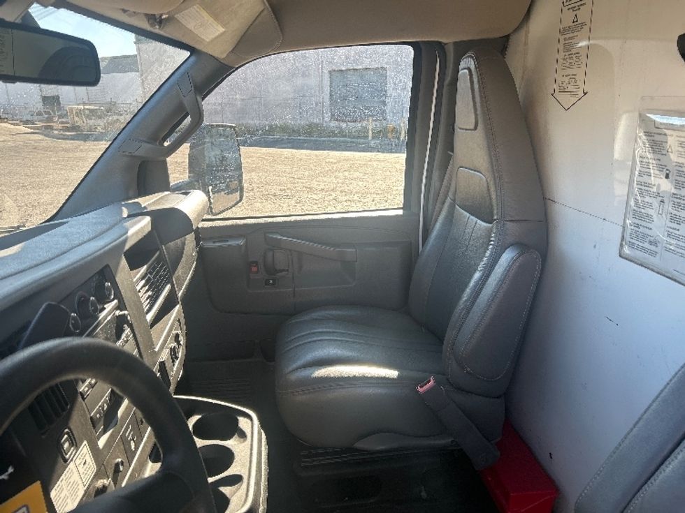 Light Duty Box Truck-Light and Medium Duty Trucks-GMC-2021-Savana G33903-Fontana-CA-108,916\n\t\tmiles-$ 29,750 - Image 19