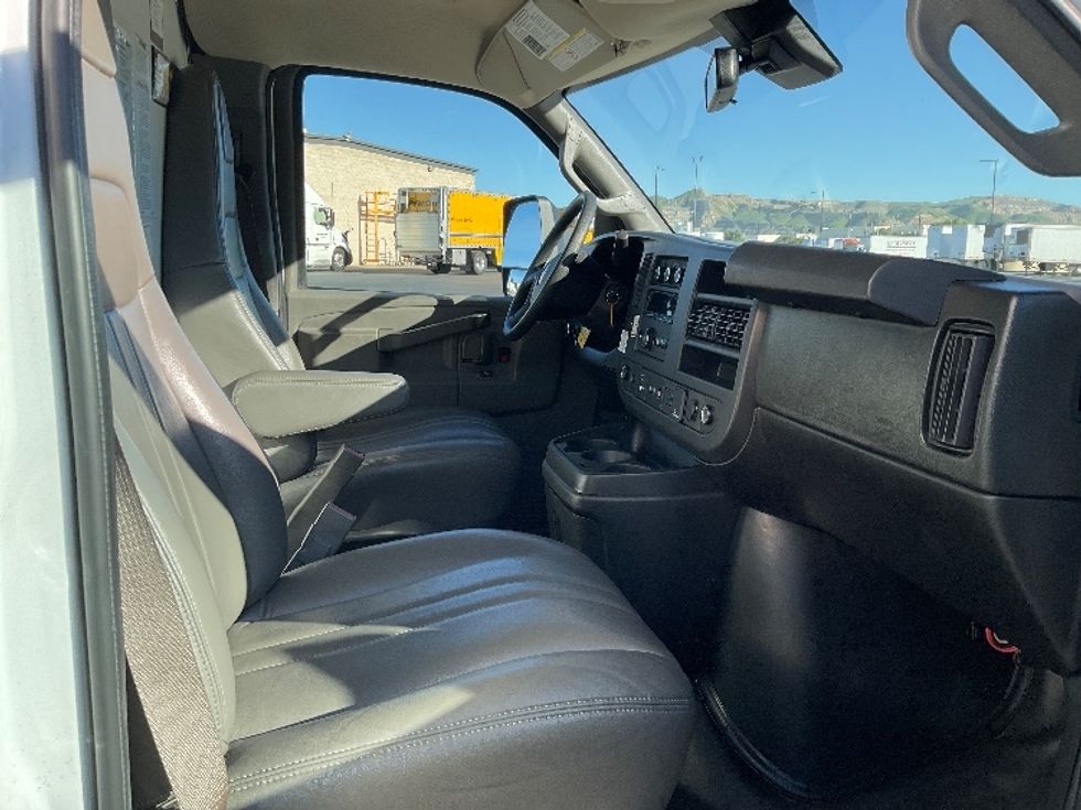 Light Duty Box Truck-Light and Medium Duty Trucks-GMC-2021-Savana G33903-Fontana-CA-110,308\n\t\tmiles-$ 29,500 - Image 22