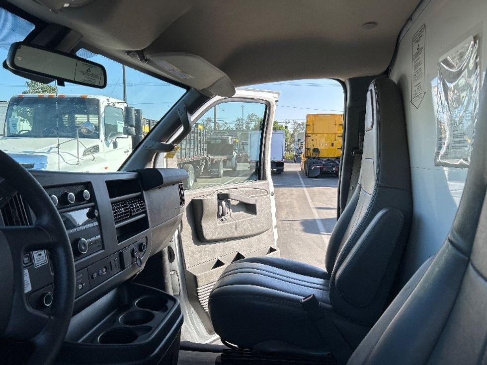 Light Duty Box Truck-Light and Medium Duty Trucks-GMC-2021-Savana G33903-Fontana-CA-114,879\n\t\tmiles-$ 27,500 - Image 19