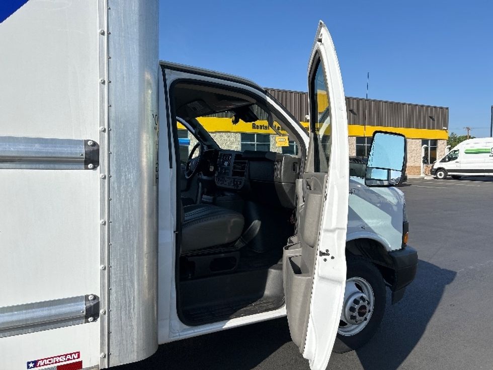 Light Duty Box Truck-Light and Medium Duty Trucks-GMC-2021-Savana G33903-Fontana-CA-114,879\n\t\tmiles-$ 27,500 - Image 20