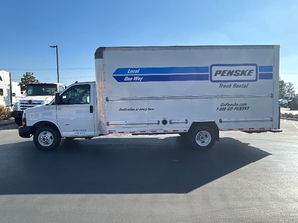 Light Duty Box Truck-Light and Medium Duty Trucks-GMC-2021-Savana G33903-Fontana-CA-114,879\n\t\tmiles-$ 27,500 - Image 4