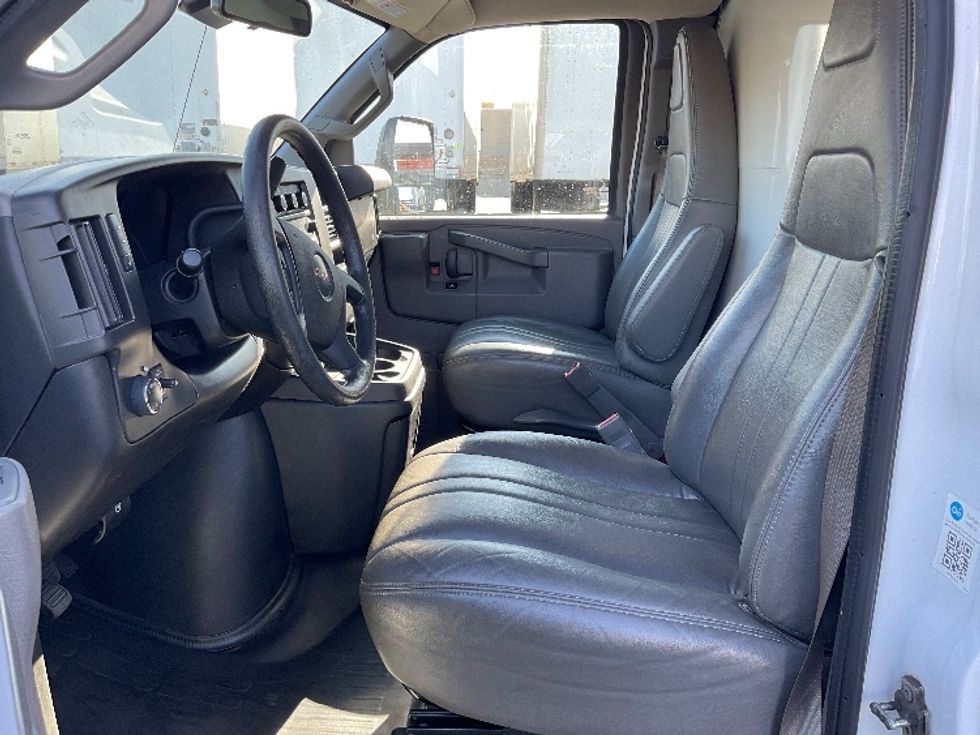 Light Duty Box Truck-Light and Medium Duty Trucks-GMC-2021-Savana G33903-Fontana-CA-115,016\n\t\tmiles-$ 29,000 - Image 19