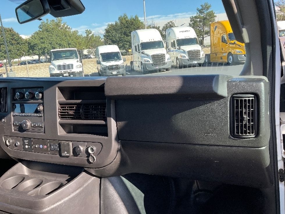 Light Duty Box Truck-Light and Medium Duty Trucks-GMC-2021-Savana G33903-Fontana-CA-115,016\n\t\tmiles-$ 29,000 - Image 21