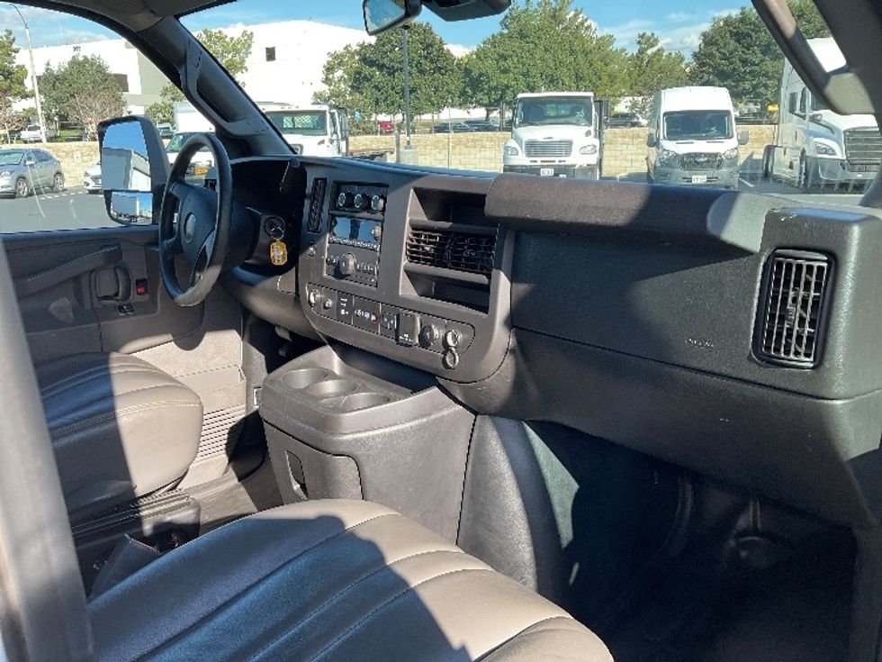 Light Duty Box Truck-Light and Medium Duty Trucks-GMC-2021-Savana G33903-Fontana-CA-115,016\n\t\tmiles-$ 29,000 - Image 22