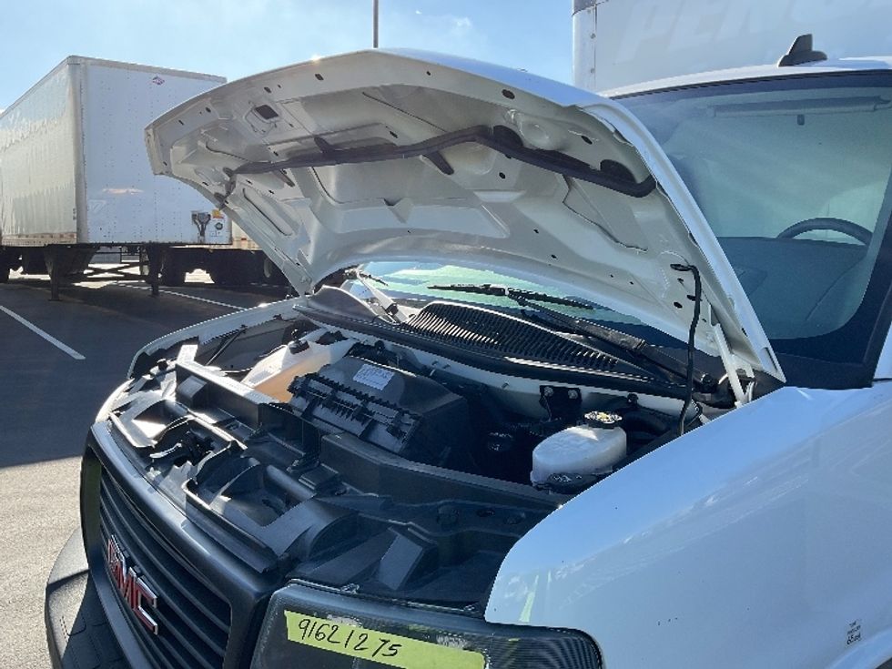 Light Duty Box Truck-Light and Medium Duty Trucks-GMC-2021-Savana G33903-Fontana-CA-115,016\n\t\tmiles-$ 29,000 - Image 24