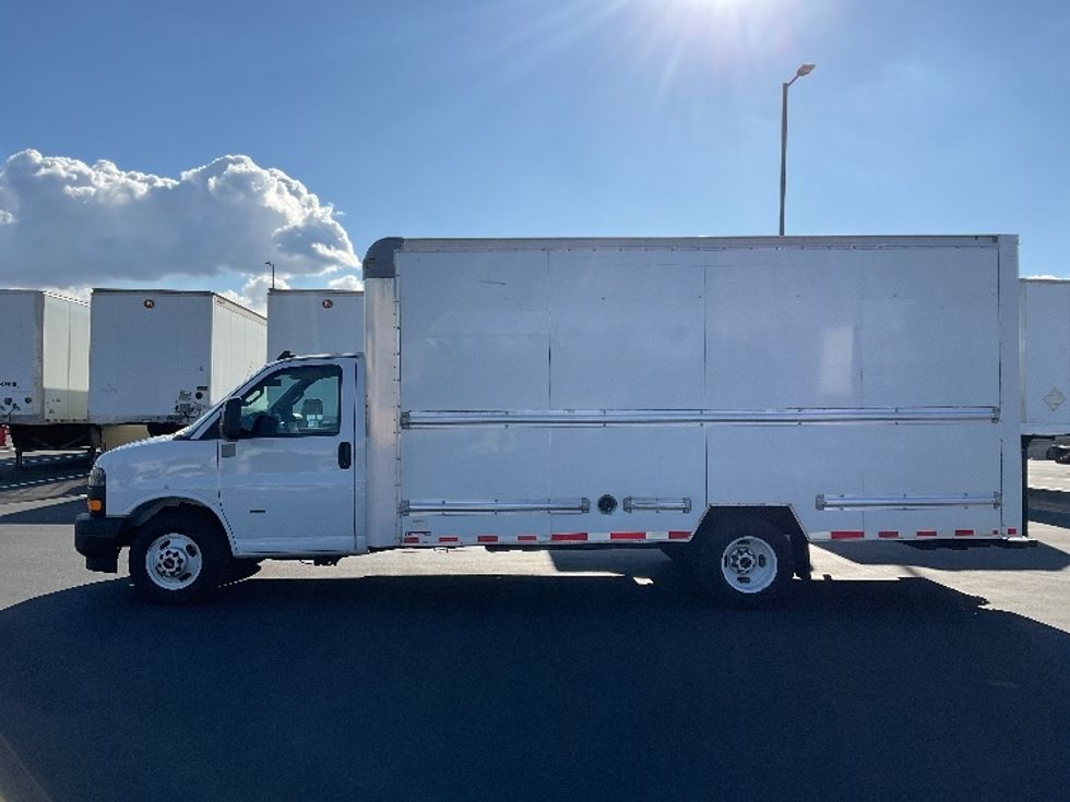 Light Duty Box Truck-Light and Medium Duty Trucks-GMC-2021-Savana G33903-Fontana-CA-115,016\n\t\tmiles-$ 29,000 - Image 4