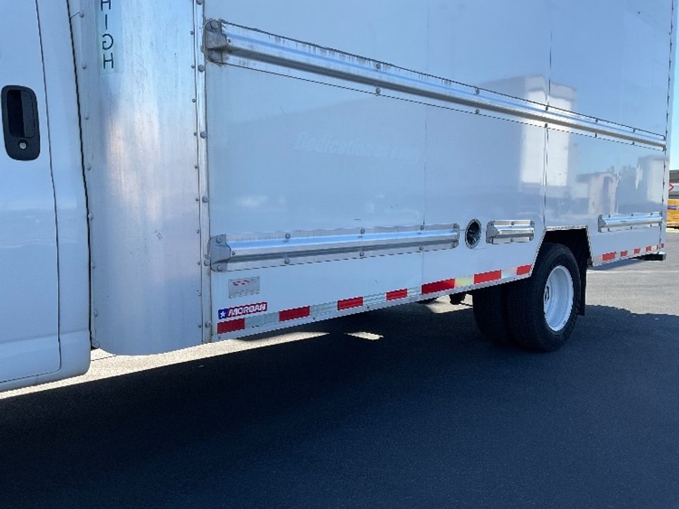 Light Duty Box Truck-Light and Medium Duty Trucks-GMC-2021-Savana G33903-Fontana-CA-115,016\n\t\tmiles-$ 29,000 - Image 5