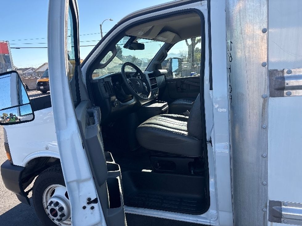 Light Duty Box Truck-Light and Medium Duty Trucks-GMC-2021-Savana G33903-Fontana-CA-118,080\n\t\tmiles-$ 28,500 - Image 14
