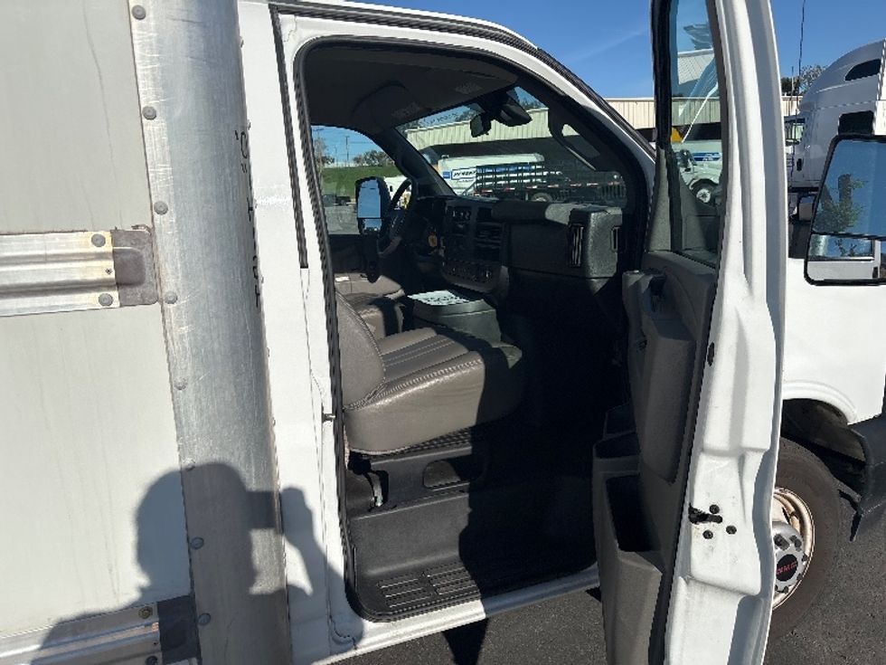 Light Duty Box Truck-Light and Medium Duty Trucks-GMC-2021-Savana G33903-Fontana-CA-118,080\n\t\tmiles-$ 28,500 - Image 18