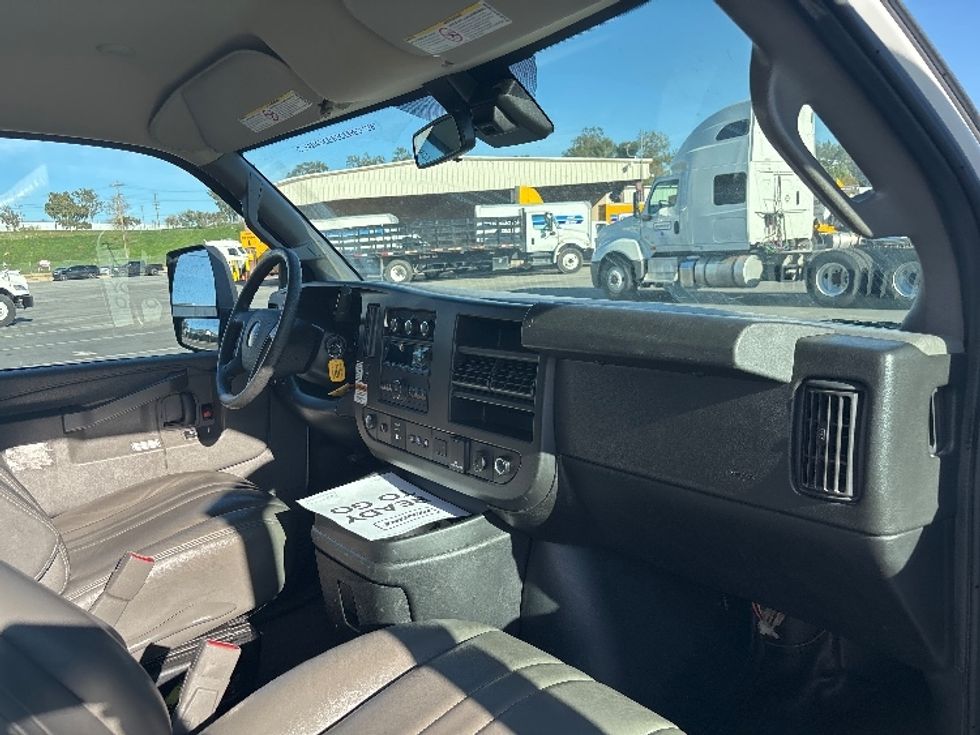 Light Duty Box Truck-Light and Medium Duty Trucks-GMC-2021-Savana G33903-Fontana-CA-118,080\n\t\tmiles-$ 28,500 - Image 19
