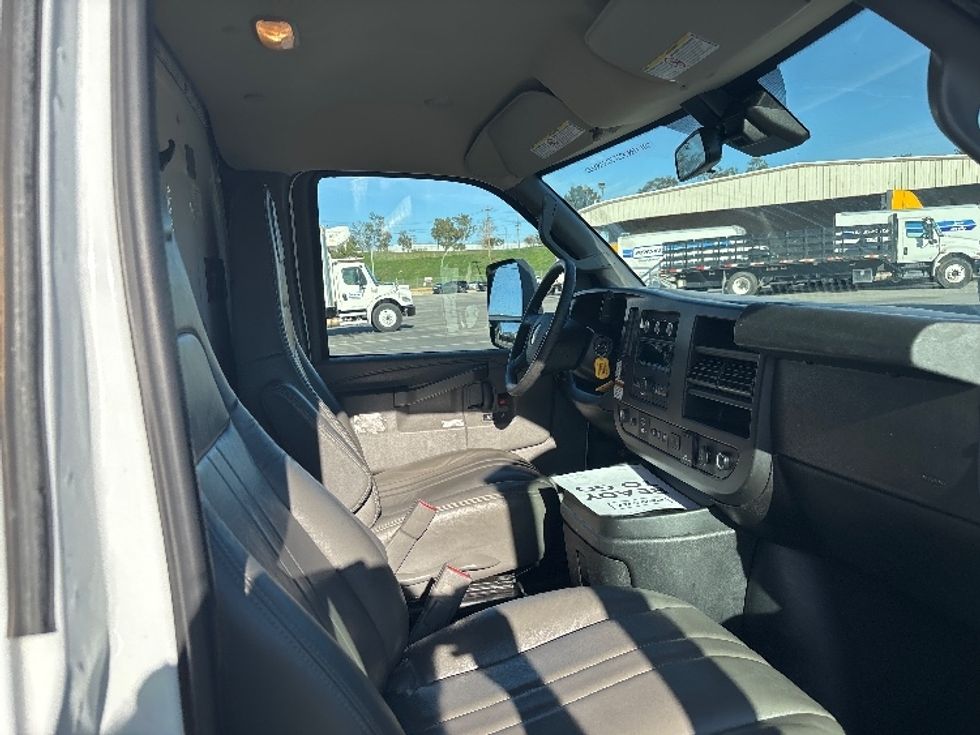 Light Duty Box Truck-Light and Medium Duty Trucks-GMC-2021-Savana G33903-Fontana-CA-118,080\n\t\tmiles-$ 28,500 - Image 20