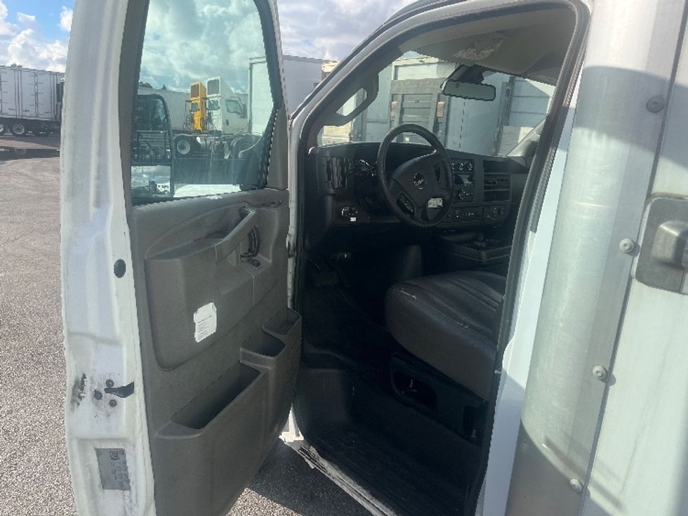 Light Duty Box Truck-Light and Medium Duty Trucks-GMC-2021-Savana G33903-Fontana-CA-128,174\n\t\tmiles-$ 25,500 - Image 16