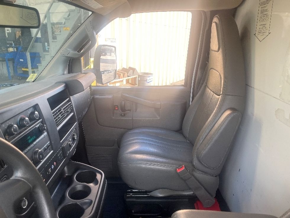 Light Duty Box Truck-Light and Medium Duty Trucks-GMC-2021-Savana G33903-Fontana-CA-128,174\n\t\tmiles-$ 25,500 - Image 19