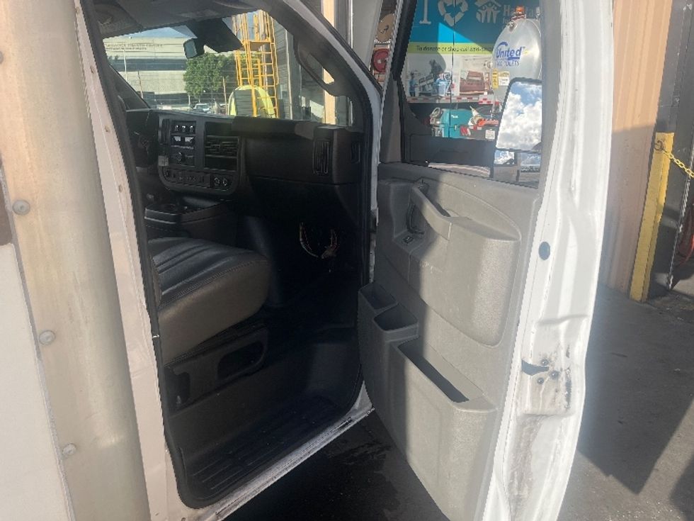 Light Duty Box Truck-Light and Medium Duty Trucks-GMC-2021-Savana G33903-Fontana-CA-128,174\n\t\tmiles-$ 25,500 - Image 20